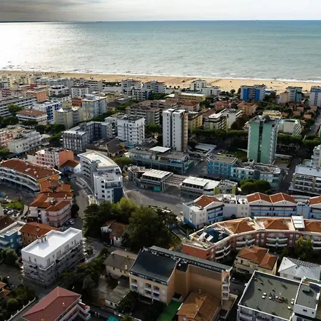 Functional Flat In A Fantastic With Pool *